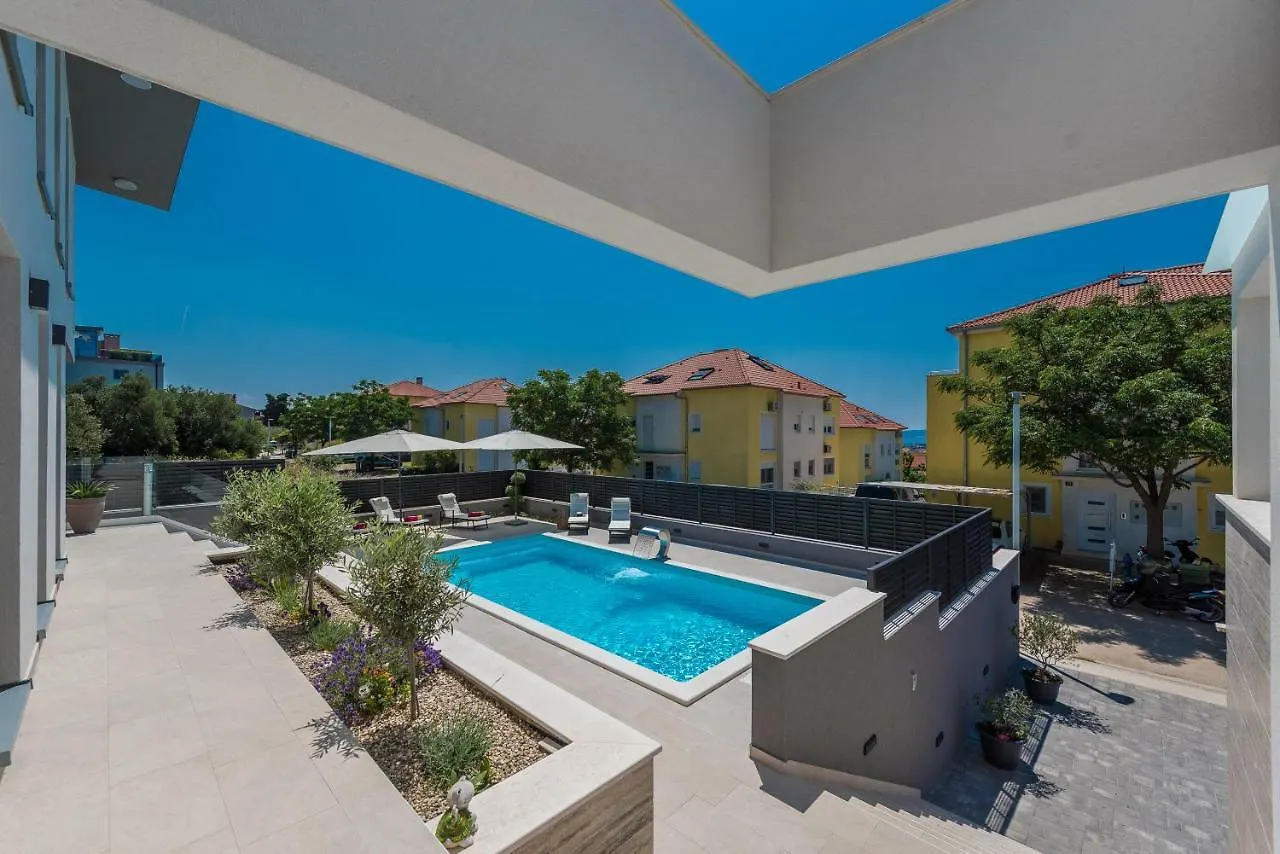 Villa Franica زادار 0*,