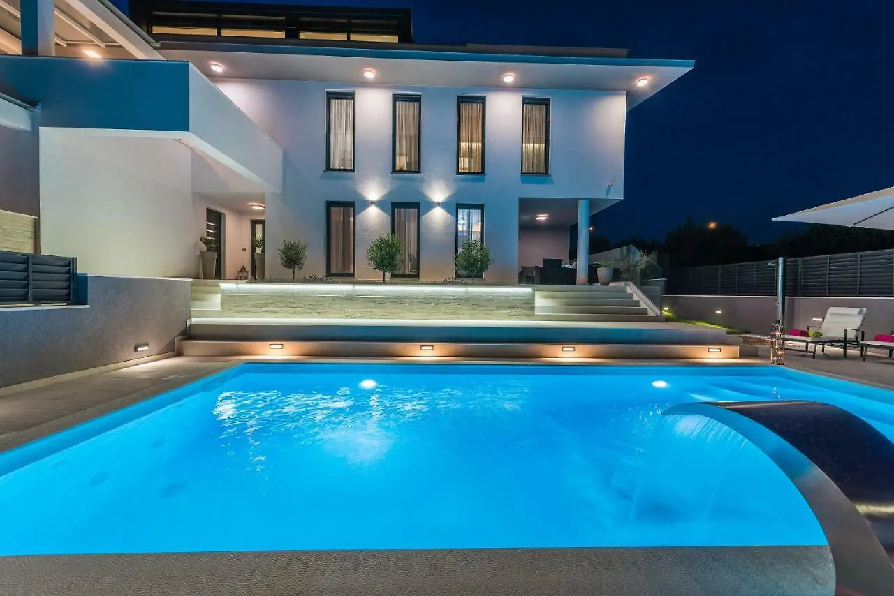 Villa Franica زادار
